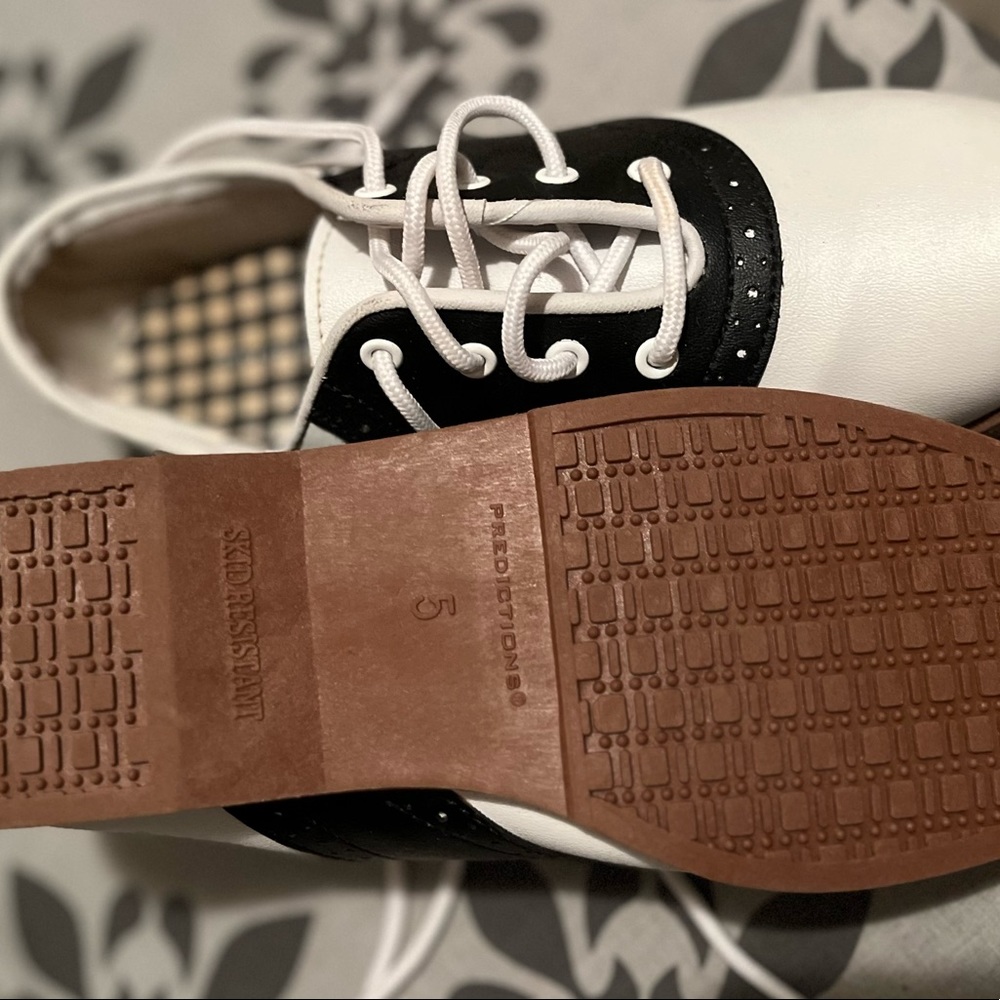 Brand name: Predictions Saddle Shoes- Black and White, size 5